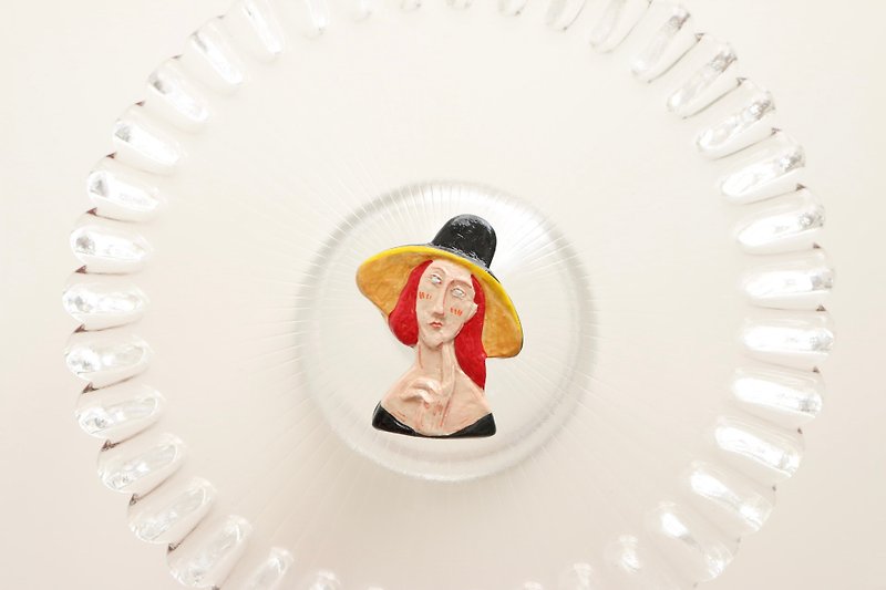 Ceramic Brooch Magnet The Woman in hat - เข็มกลัด - ดินเผา สีน้ำเงิน