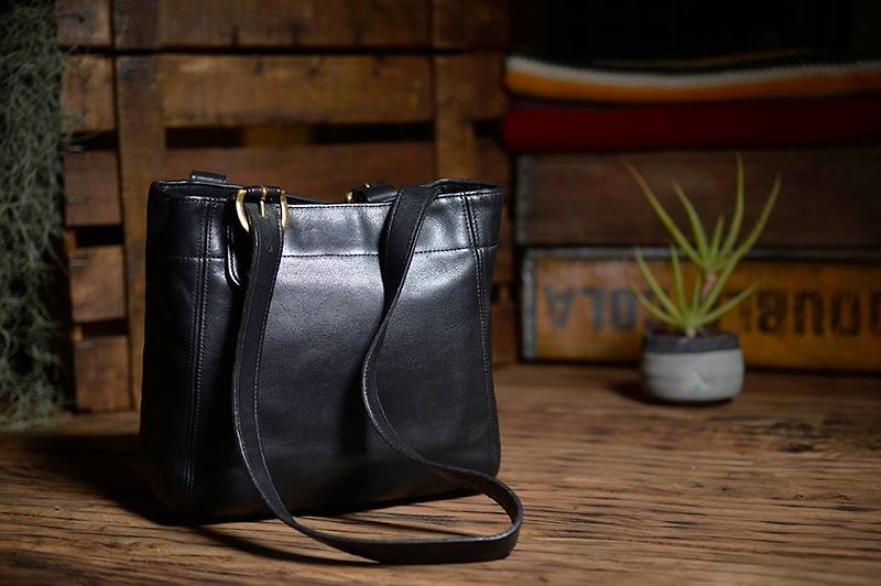 "Vintage Coach antique side Bag" VB 008 - Messenger Bags & Sling Bags - Genuine Leather Black
