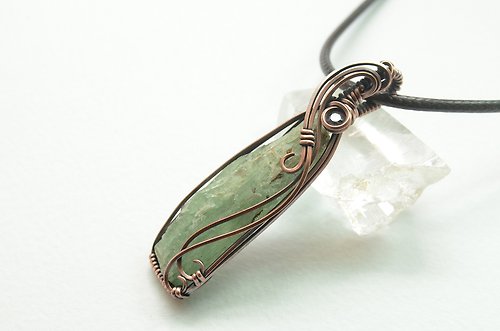 Agnes Handmade Jewelry 【山丘】－金屬線編織－綠色藍晶石原礦項鍊