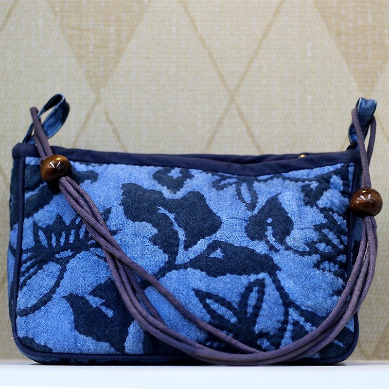 琉璃紺色藍染壓花小包 ❖ 獨家手工縫製包 ❖ - 側背包/斜背包 - 棉．麻 藍色