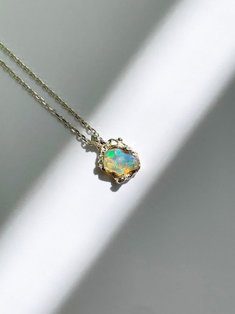 October Birthstone Opal Lunar Eclipse Necklace - สร้อยคอ - เครื่องประดับพลอย หลากหลายสี