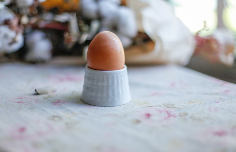[Good day fetish] Germany vintage embossed ceramic egg cup - Small Plates & Saucers - Pottery White