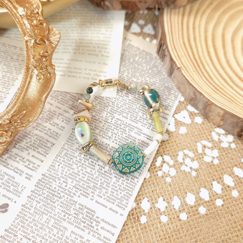 Water Green - Summer Retro Vintage Natural Crystal Stone Beads Bracelet - สร้อยข้อมือ - วัสดุอื่นๆ หลากหลายสี