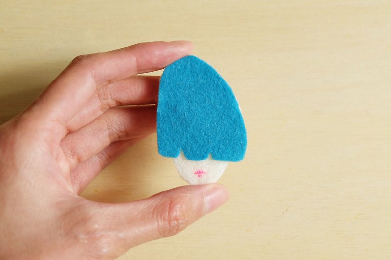 Miss Hairy Collection / Wool Felt Fabric Brooch / S Size - Brooches - Wool Blue