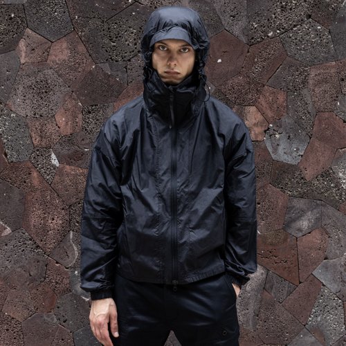 Packable hooded outlet windbreaker