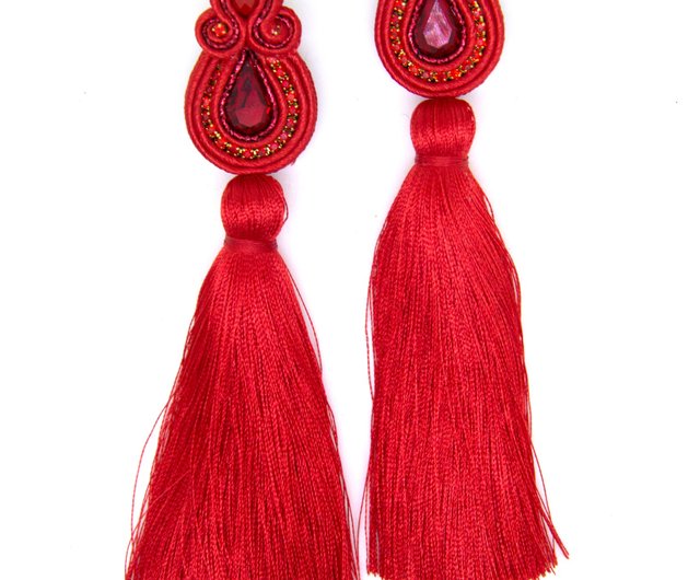 レッドカラーのクリスタル付きロングタッセルピアス - ショップ Olga