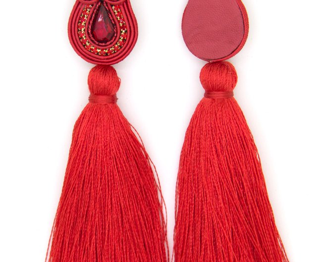 レッドカラーのクリスタル付きロングタッセルピアス - ショップ Olga