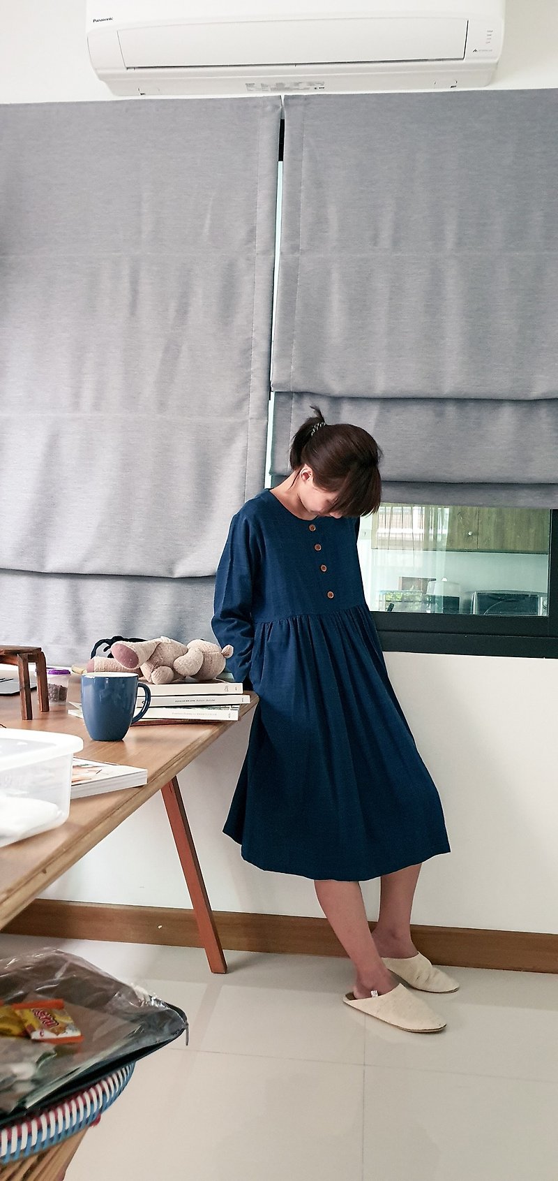 【กล่องของขวัญ】【โปร 11.11】Sweet Dress indigo handwoven cotton naturaldyed - 連身裙 - 棉．麻 咖啡色