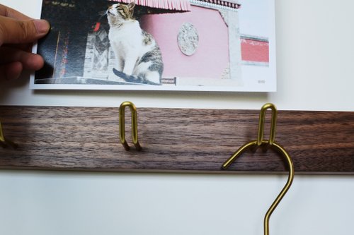 Retro wall hanging coat hooks hangers wall hooks North American black  walnut + Bronze beauty - Shop CHONG Hangers & Hooks - Pinkoi