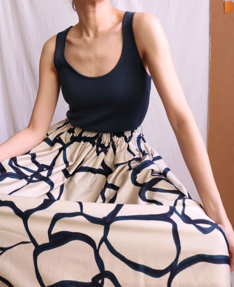 [Ready stock] Abstract ink blue calligraphy lines cotton mid-length skirt with elastic waist - Skirts - Cotton & Hemp 