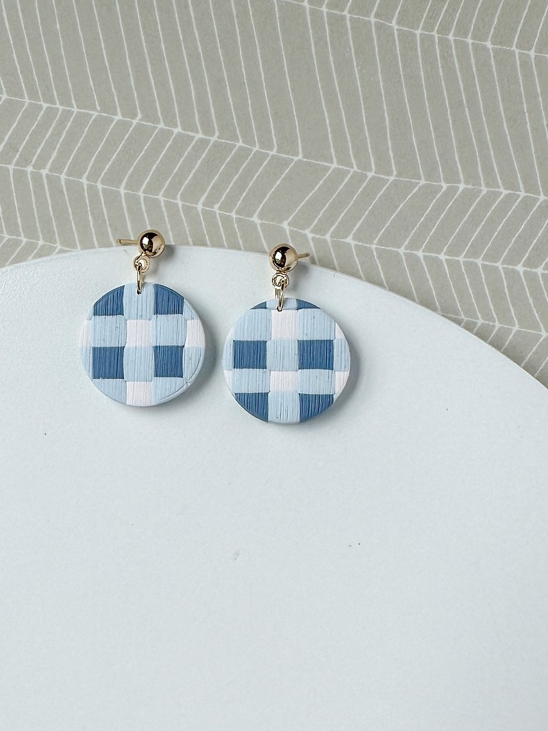 • Handcrafted Polymer Clay Earrings • Blue & White Gingham Circles - ต่างหู - ดินเผา สีน้ำเงิน