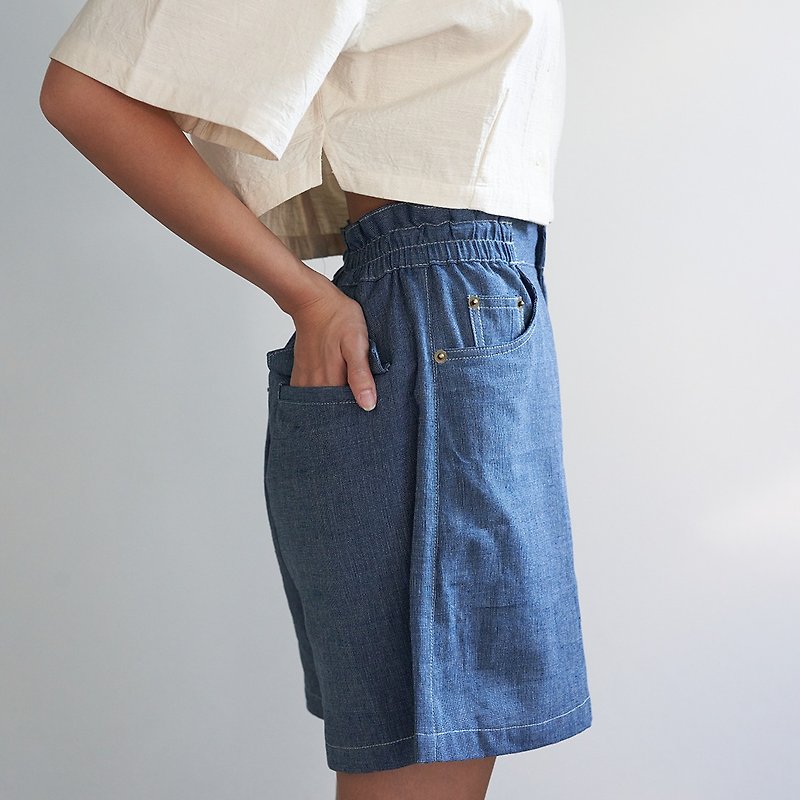 Natural Cotton Hand Woven Shorts Indigo Color - 長褲/短褲 - 棉．麻 藍色