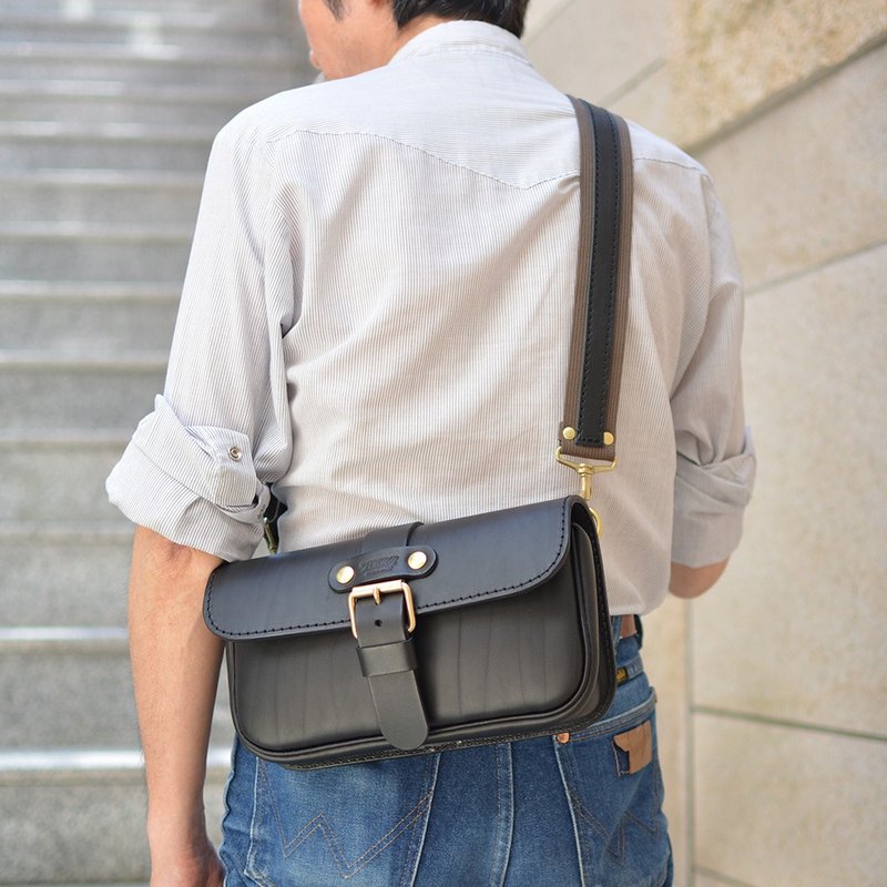 Craftsman handmade leather single-button classic cross-body bag F-4 - 5 colors in total - กระเป๋าเอกสาร - วัสดุอื่นๆ หลากหลายสี