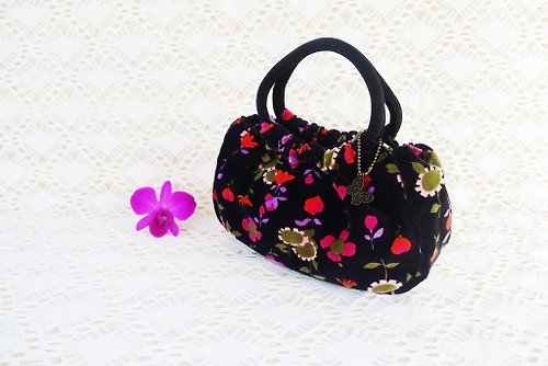puremorningvintage 90s ANNA SUI Small Size Black Velvet with flowers printed top handle bag, boho