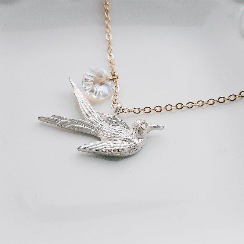 Silver petrel necklace - สร้อยคอ - วัสดุอื่นๆ สีเงิน