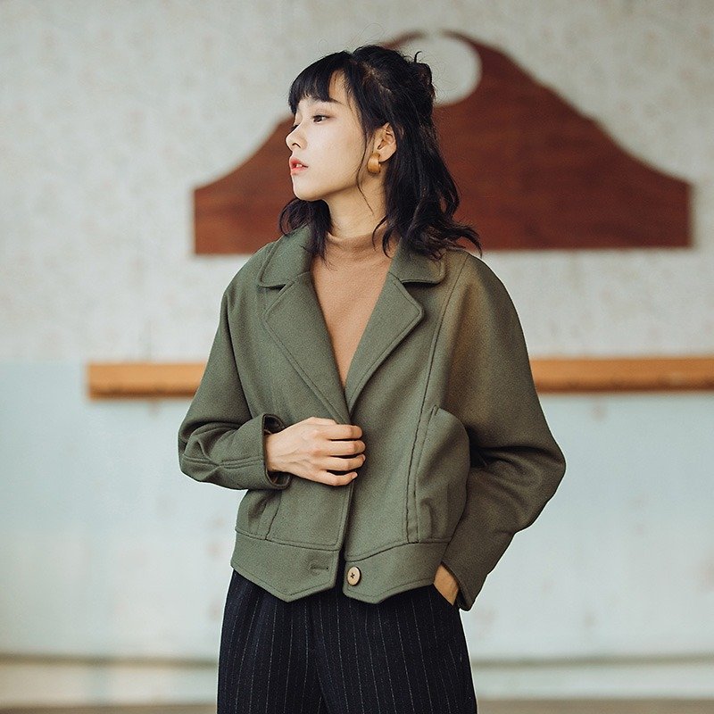 安妮陳2017冬裝新款女士純色西裝領短款外套 - 外套/大衣 - 棉．麻 綠色