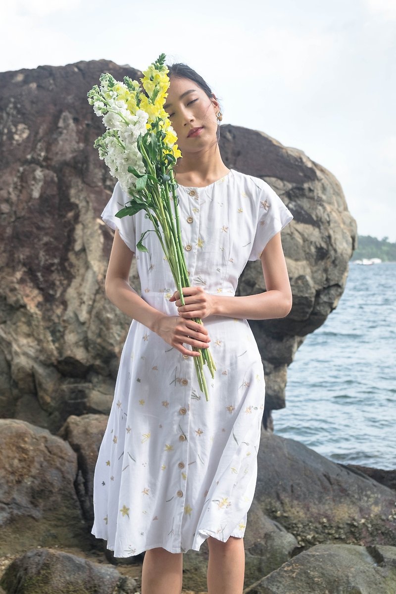 Daffodils Embroidery Midi Dress (White) - One Piece Dresses - Cotton & Hemp White