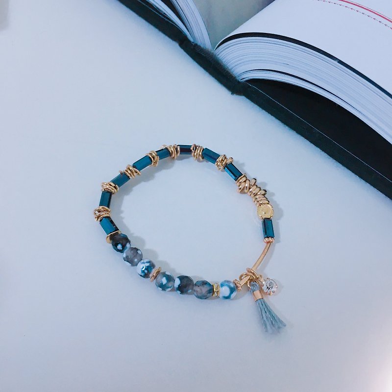 Raised semi-precious stones fruit fringe bracelet - สร้อยข้อมือ - โลหะ สีน้ำเงิน