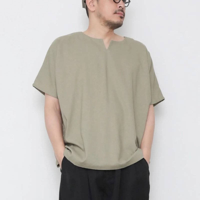 OMAKE.jp 中性鑰匙領短袖上衣OtonShirt 卡其綠 - 男 T 恤 - 棉．麻 卡其色