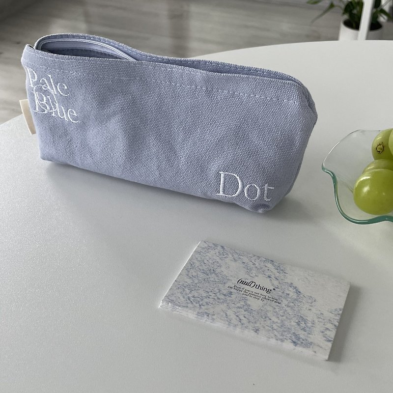 Pale Blue Dot Smog Blue Storage Pouch Pen Case Carry-on Small Bag - กระเป๋าเครื่องสำอาง - ผ้าฝ้าย/ผ้าลินิน หลากหลายสี