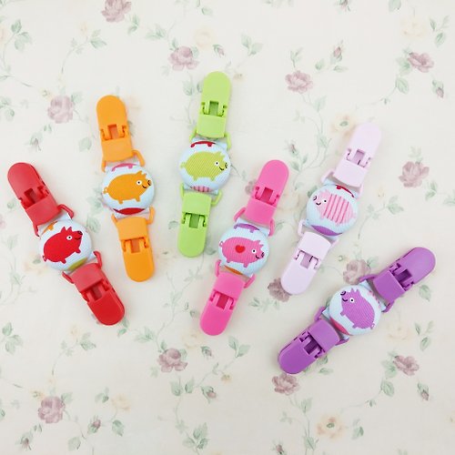 QQ rabbit 手工嬰幼兒精品 彌月禮盒 彩虹糖豬豬-6色可選。手帕夾