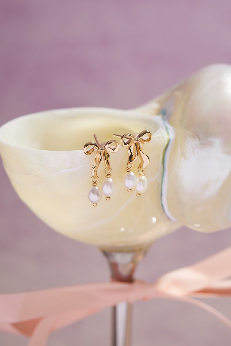 Freshwater Pearl Gold/Silver Bow Dangle Earrings - Alice - ต่างหู - เงินแท้ สีทอง