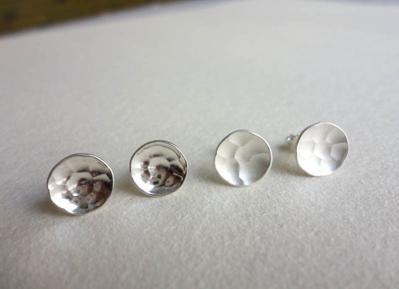 小小月光 銀耳環-純銀 耳針 - 耳環/耳夾 - 其他金屬 灰色