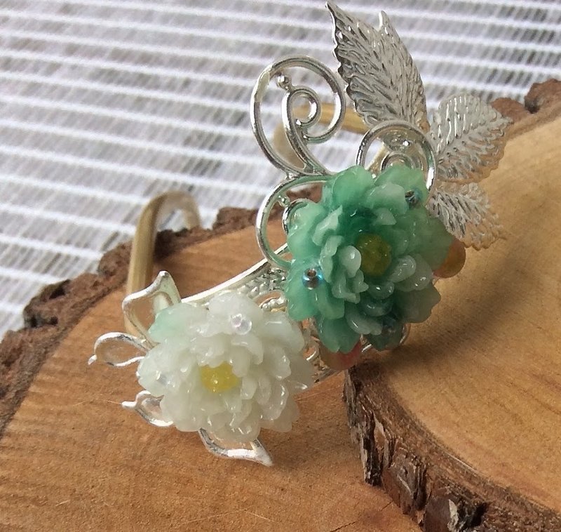 喵 hand made ~ large U-shaped resin flower hairpin (green) - Hair Accessories - Other Materials Green
