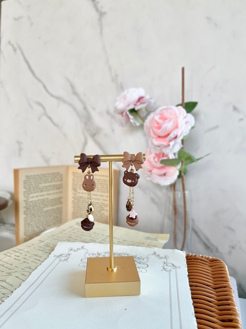 Chocolate Macarons Earrings - 耳環/耳夾/耳骨夾 - 黏土 咖啡色