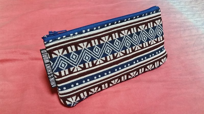 A MIN crude hand-knit ethnic Pencil five - กระเป๋าเครื่องสำอาง - ผ้าฝ้าย/ผ้าลินิน 