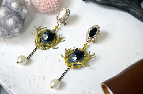 TIMBEE LO shop TIMBEE LO 黑熊咬寶石魔境耳環 一對發售