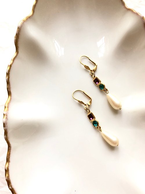 BOITE LAQUE Vintage Teardrop Pearl Gemstone Gold Drop Earrings