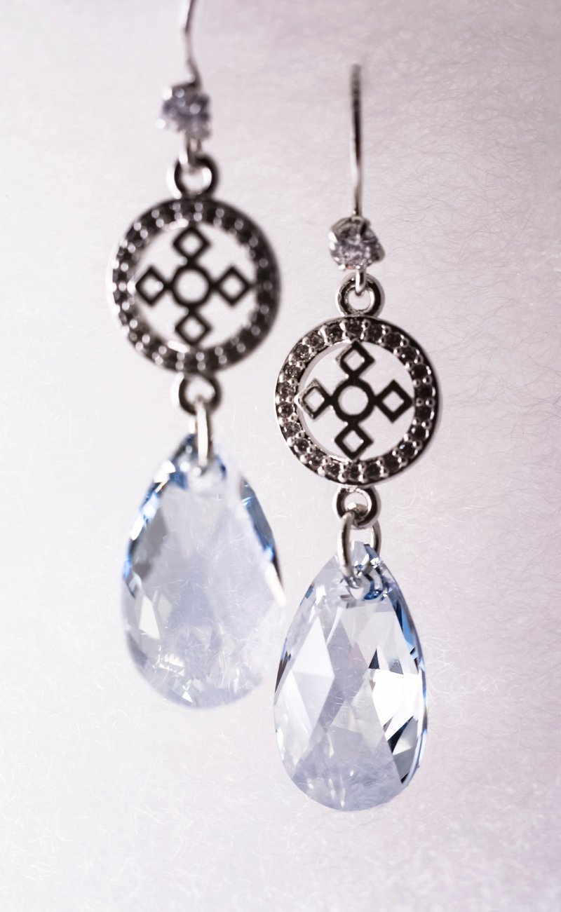 【天后‧赫拉】知性淺銀藍/白銅色水滴水晶圖騰耳環 聖誕禮物 - 耳環/耳夾/耳骨夾 - 水晶 多色