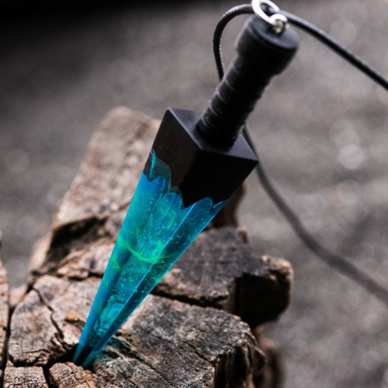 Pendant Crystal sword Polar Night glows in the dark - สร้อยคอ - เรซิน สีน้ำเงิน