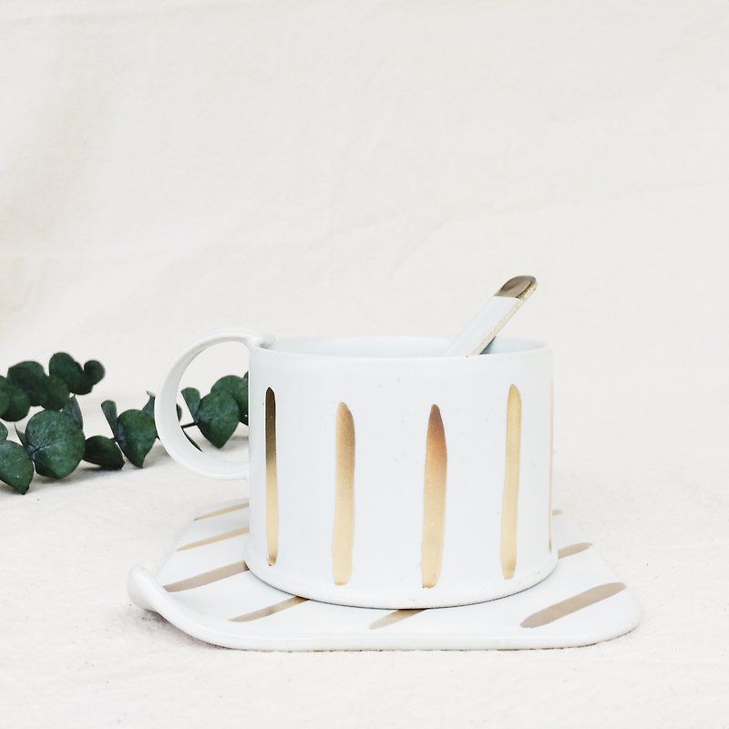 Simple hand-made gilt coffee mug - stripes - แก้วมัค/แก้วกาแฟ - เครื่องลายคราม สีทอง
