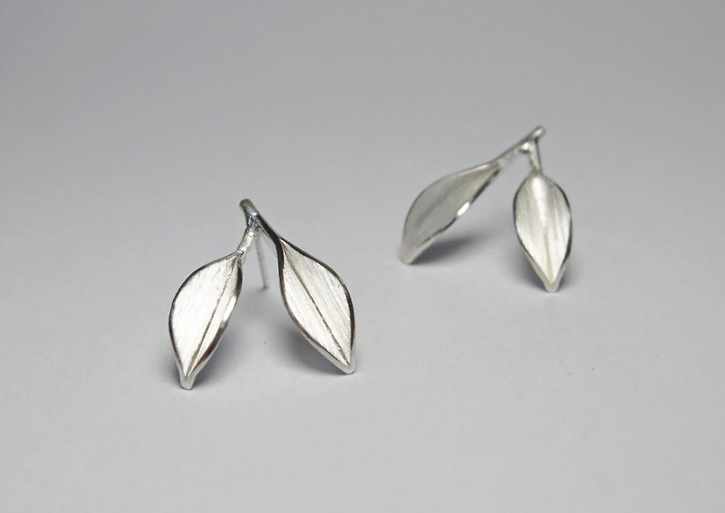 Nature-Two Leaves Silver Earrings No.2/ handmade,stud earrings - ต่างหู - เงินแท้ สีเงิน