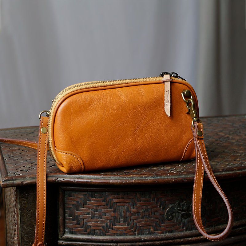 Genuine leather clutch bag with strap, smartphone shoulder bag, lightweight - กระเป๋าเครื่องสำอาง - หนังแท้ หลากหลายสี