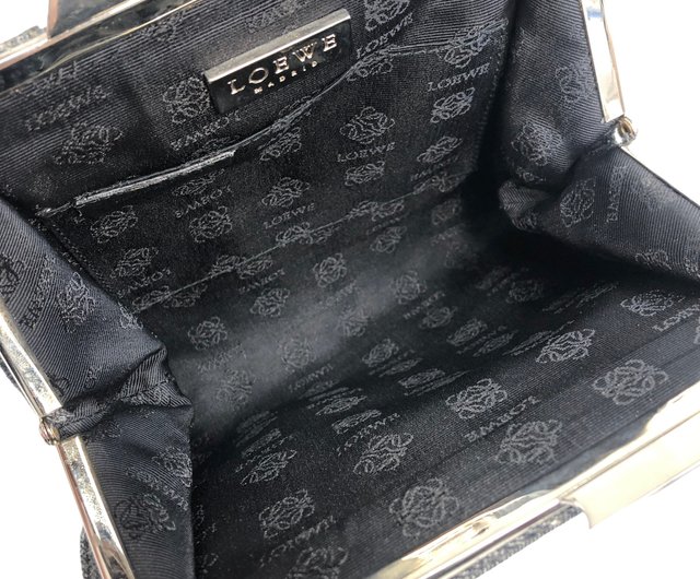 美品●ロエベ　ハンドバッグ　ロゴ型押し　シルバー金具　カーフレザー　黒　ポーチ付 日本直送 名牌中古包 】LOEWE ロエベ キャンバス がま口