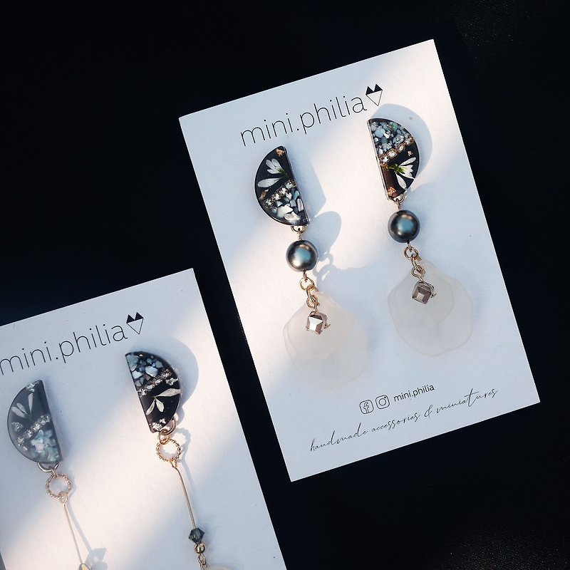 Moon Shadow earrings - Earrings & Clip-ons - Resin Black