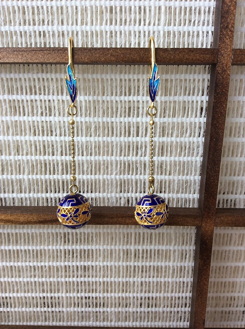 Meow hand-made ~ gilt filigree burnt blue cloisonne dragonfly round bead earrings - Earrings & Clip-ons - Copper & Brass Blue