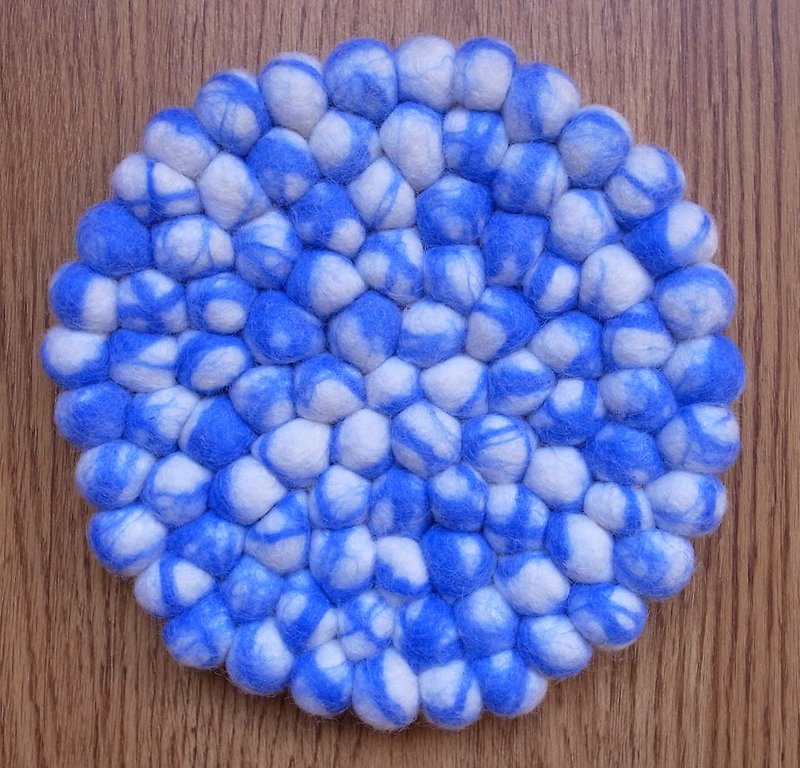 球ウールマットポットホルダー絶縁パッド旋円水色タイ20センチメートルフェルト - ランチョンマット - ウール ブルー