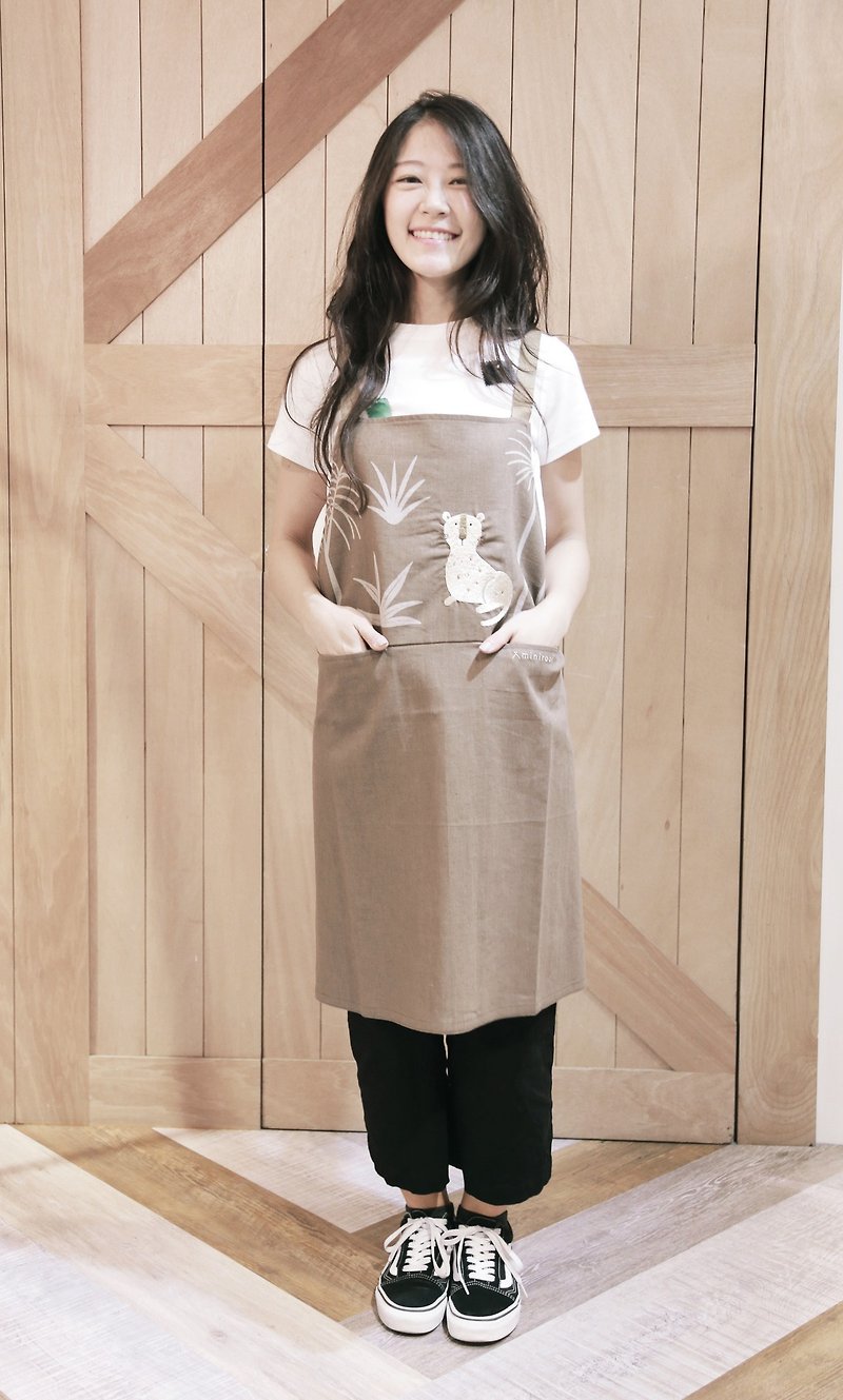 台灣雲豹刺繡圍裙-咖啡色 - 圍裙 - 棉．麻 咖啡色