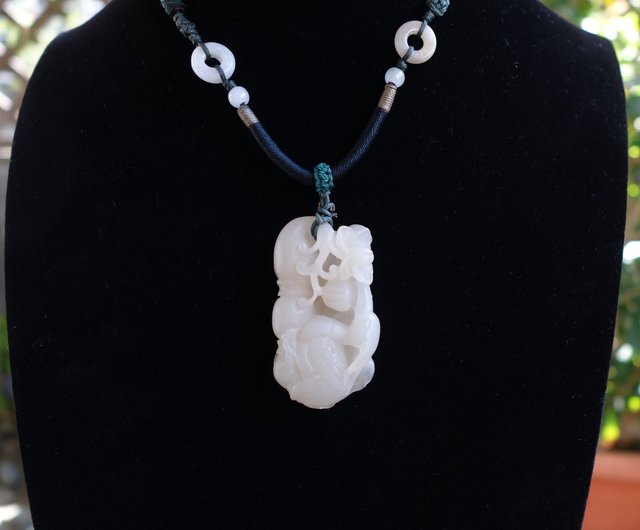 白玉饕餮文根付　提物 吊坠上衣　塑像　老玉　古玉 白玉饕餮文根付 提物 吊坠上衣 塑像 老玉 古玉 - メルカリ