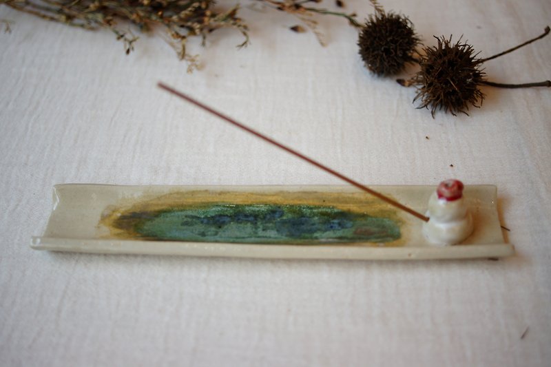 incense holder ,Green Pond, measuring 19.5cm in length. This elongated incense - ของวางตกแต่ง - ดินเผา ขาว