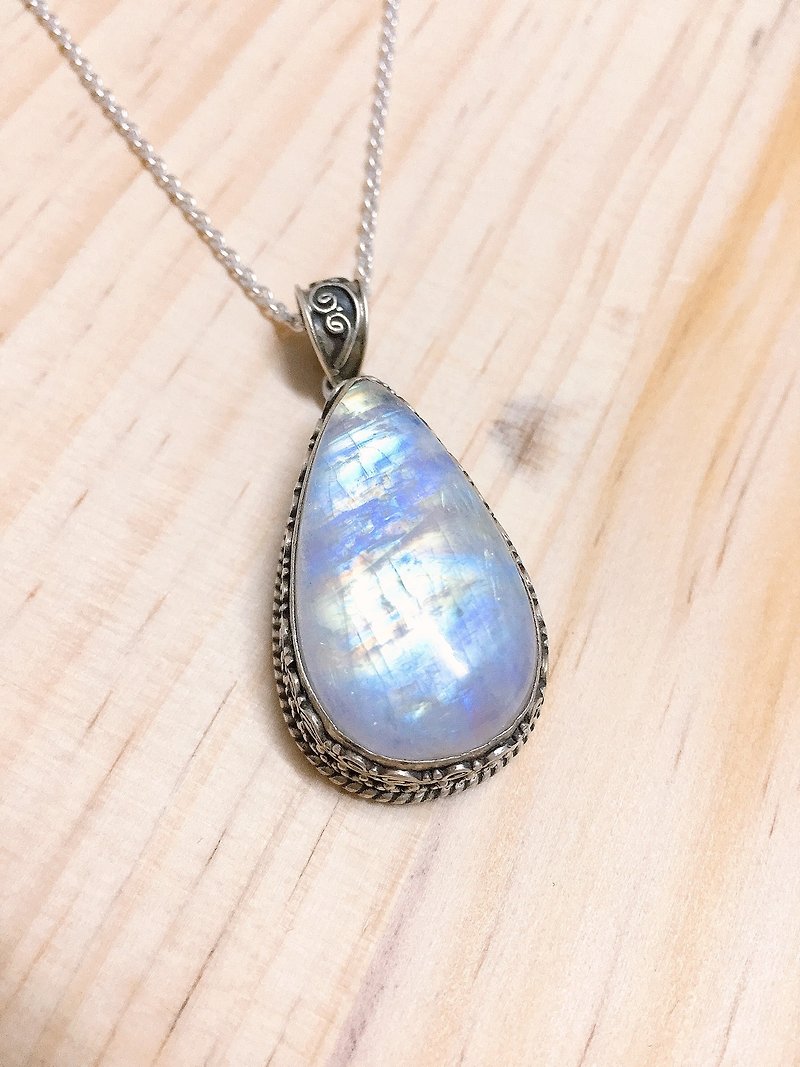 Moonstone pendant Handmade in Nepal 92.5% Silver - สร้อยคอ - เครื่องเพชรพลอย 
