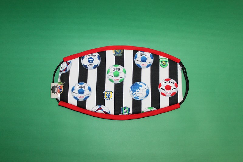 Football handmade edging three-dimensional mask, cotton non-woven fabric, comfortable, breathable and washable - หน้ากาก - ผ้าฝ้าย/ผ้าลินิน 