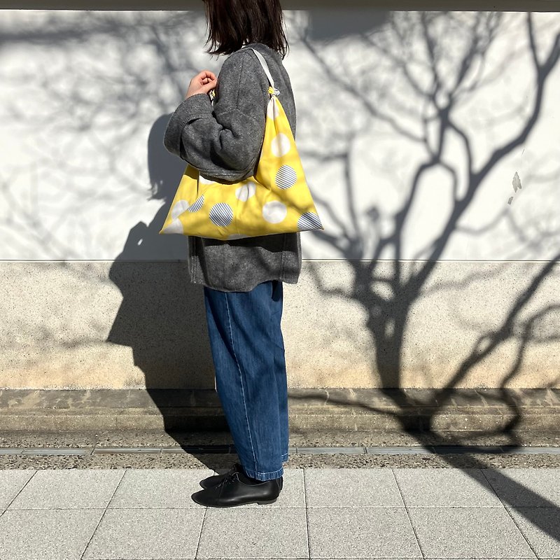 Carrying bag Azuma bag foam Yellow M / harunohi - Handbags & Totes - Cotton & Hemp Yellow