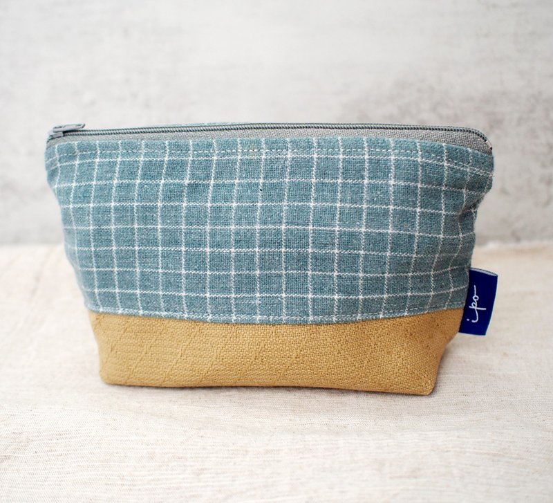 Japan first dyed cloth cosmetic bag/storage bag/pen case/stationery - Toiletry Bags & Pouches - Cotton & Hemp Blue