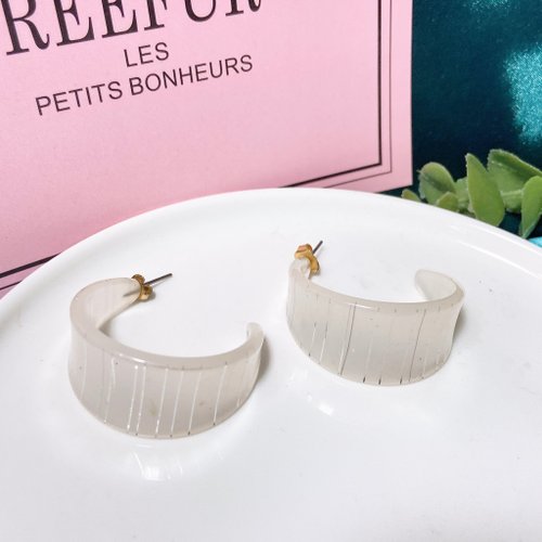 挪亞方舟古董飾品 Vintage Jewelry 【西洋古董飾品】輕盈透白色 橫條紋設計 大歐美款 耳針 耳環