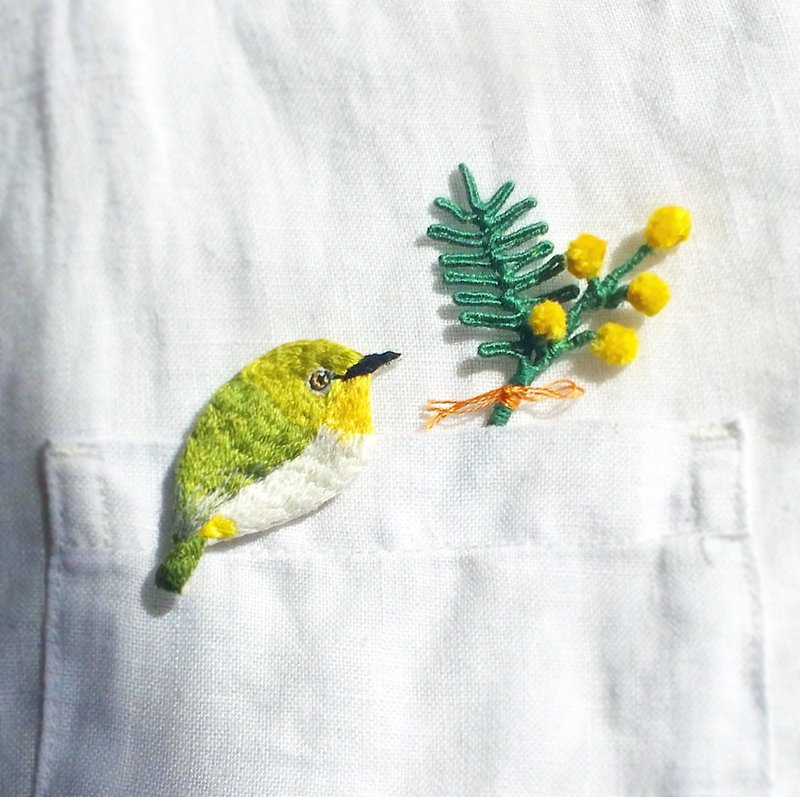japanese white eye embroidery Brooch - Brooches - Thread Green